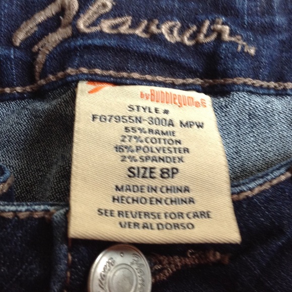 Flavour by Bubblegum Stretch Dark Denim Capri Jean - Picture 4 of 4